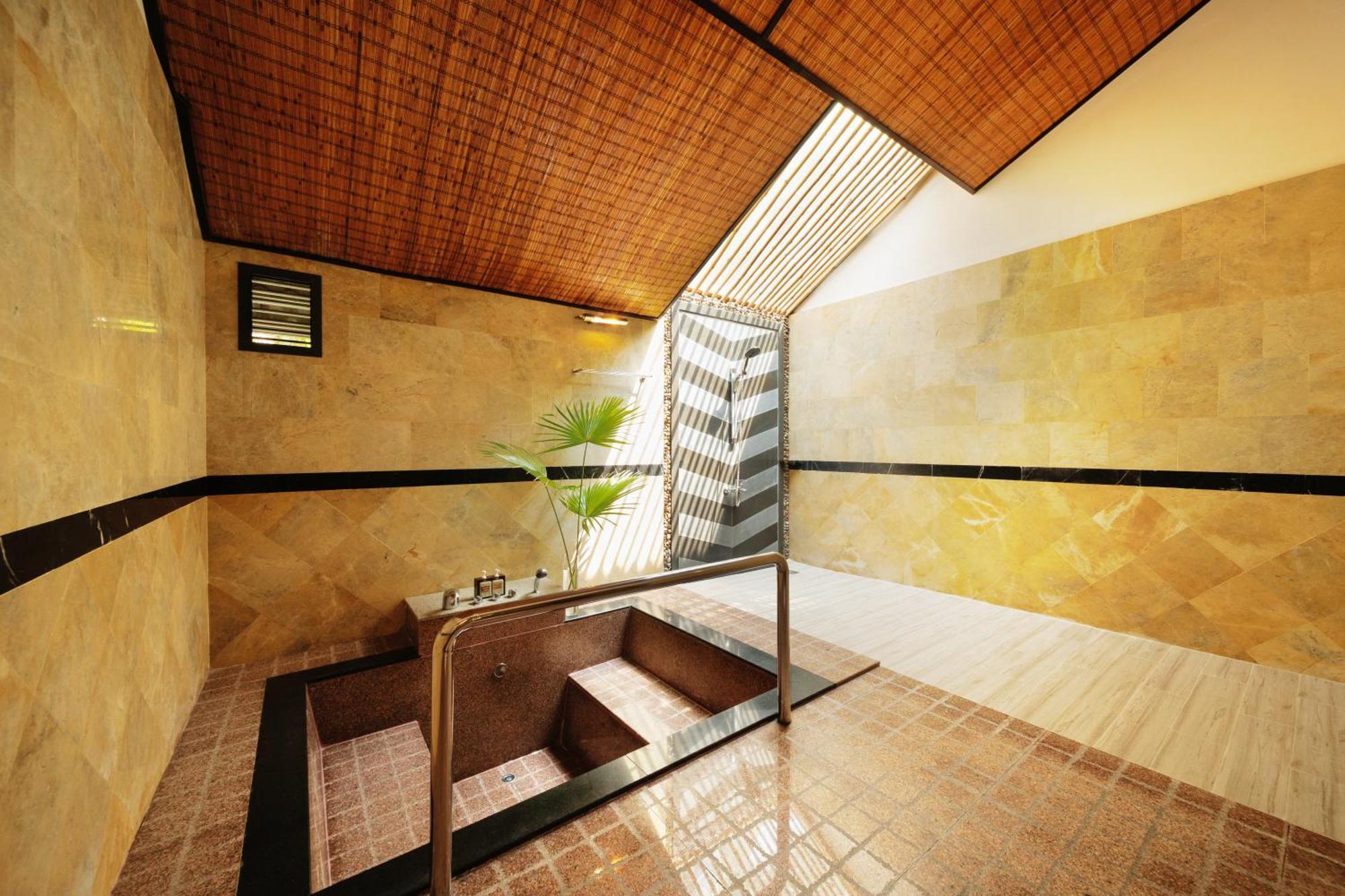 Diamond Bay Resort & Spa Nha Trang Exterior photo