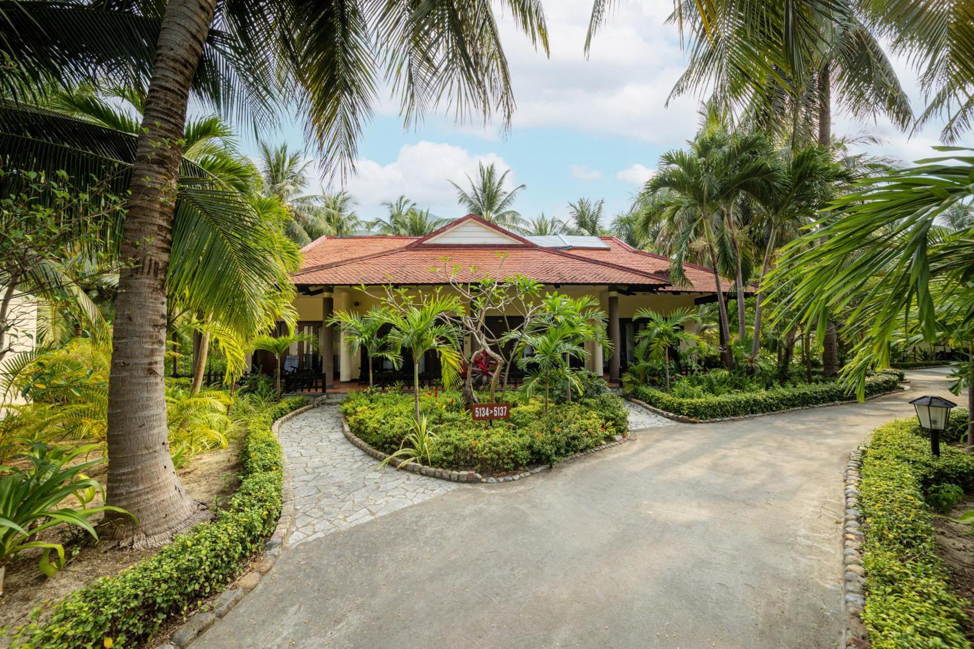 Diamond Bay Resort & Spa Nha Trang Exterior photo